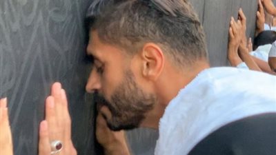خالد سليم في الأراضي المقدسة لأداء مناسك العمرة