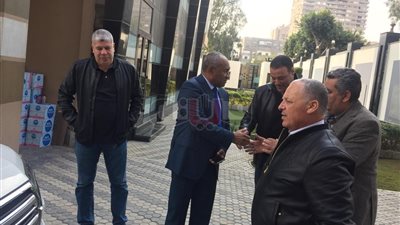 هاني أبو ريدة يستقبل رئيس الاتحاد الأفريقي في اتحاد الكرة