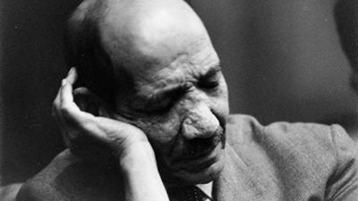 سلطنة وانسجام.. 10 صور لجمهور أم كلثوم يستمعون لأغانيها