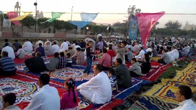 «والله لسه بدري يا شهر الصيام».. البحوث الفلكية: هلال شوال يظهر فجر الأحد المقبل.. صلاة العيد في الخامسة والثلث صباحًا.. طابا أول مدينة احتفالًا بالعيد.. والسلوم آخر المحتفلين