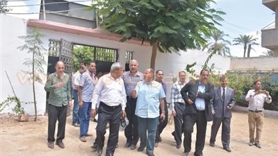 بالصور.. «إدكو» تتجمل في حملة النظافة في البحيرة