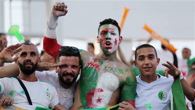 أعداد غفيرة من الجزائريين بالقاهرة لمساندة فريقهم بنصف نهائي أمم أفريقيا