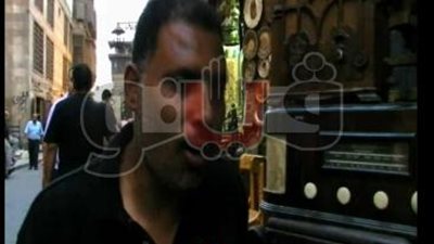 بالفيديو.. عاشق الأنتيكات يمتلك راديو يتكلم منذ 100 سنة