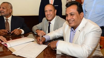 بالصور.. أشرف عبد الباقي يشهد على عقد قران ويزو