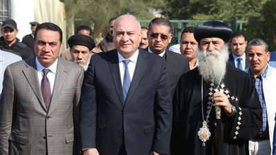 محافظ قنا يهنئ الأقباط بعيد الميلاد المجيد| صور