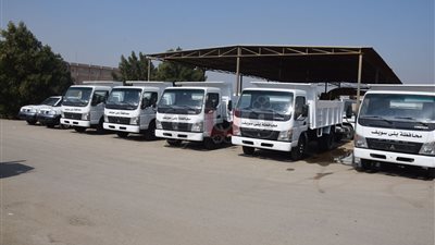 محافظة بني سويف تتسلم 7 سيارات قلاب جديدة لدعم منظومة النظافة