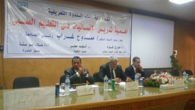 بالصور.. «عكاشة»: علم الإنسانيات من أهم الأفرع في التعليم الطبي