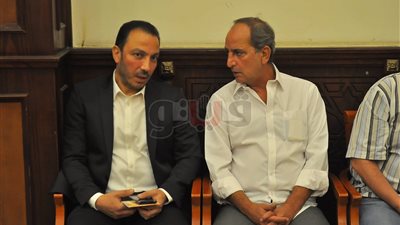 هشام سليم وطارق لطفي أول الحضور لعزاء مدحت مرسي (صور)