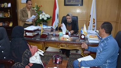 نائب محافظ الوادى الجديد تعقد لقاء مع المواطنين