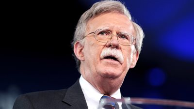 مسئول أمريكي يكشف عن صفقة محتملة بين بوتين وترامب ضحيتها إيران