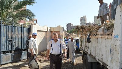 بالصور.. مساعد محافظ كفر الشيخ يحذر من إهمال النظافة بالمدارس