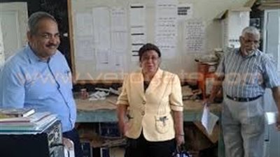 سيارة لتوزيع نتيجة الثانوية على مدارس البحر الأحمر