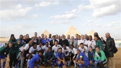 حواس: استضافة نجوم كرة القدم تحت سفح الأهرامات ترويج عالمي للسياحة المصرية