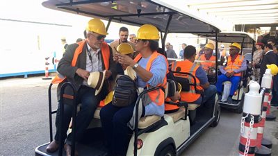 مساعد وزير الخارجية و62 سفيرا وقنصلا يتفقدون أنفاق قناة السويس