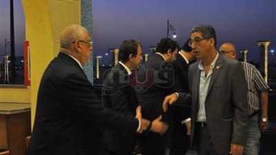 أشرف زكي ومفيد عاشور يشاركان في عزاء مدحت مرسي بمسجد المشير (فيديو)