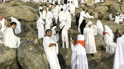 10 صور ترصد أول أيام عيد الأضحى حول العالم