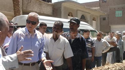 بالصور.. محافظ قنا يتابع فعاليات مبادرة «حلوة يا بلدي»