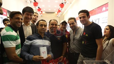 هواتف هواوي هدية في احتفالية إنهاء حجز سلسلة Y 2018 (فيديو)