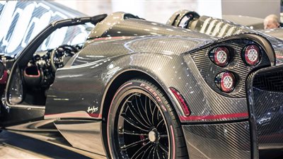 باجاني تطرح سيارة مشتقة من تصميم مرسيدس