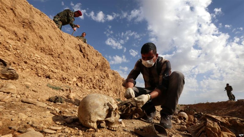 اكتشاف مقبرة جماعية