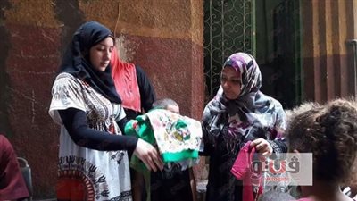 بالصور.. حي شبرا يوزع ملابس العيد على 25 أسرة فقيرة بالقليوبية