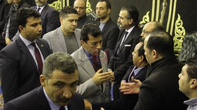 أشرف صبحي وحسن حمدي وحازم إمام في عزاء خالد توحيد  (فيديو وصور)