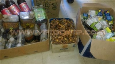 ضبط مواد غذائية منتهية الصلاحية داخل محل بقالة في الشرقية