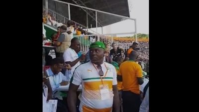 بالفيديو.. ملعب هوفويت كامل العدد قبل موقعة المغرب وساحل العاج