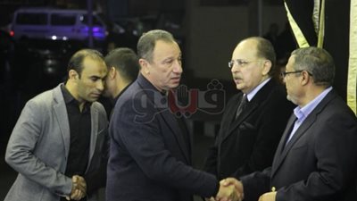 نجوم الكرة والإعلام في عزاء خالد توحيد بعمر مكرم (فيديو وصور)