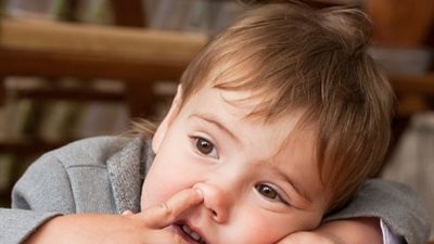 احذر.. وضع الأصابع بالأنف عادة مميتة