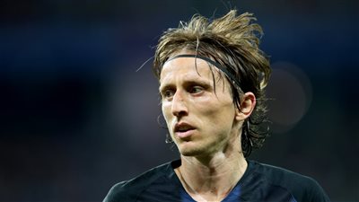 «مودريتش» يهدر ركلة جزاء لكرواتيا أمام الدنمارك (فيديو)