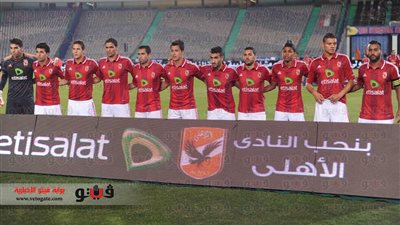 لاعبو الأهلي يغادرون في سياراتهم الخاصة بعد الفوز بالدوري