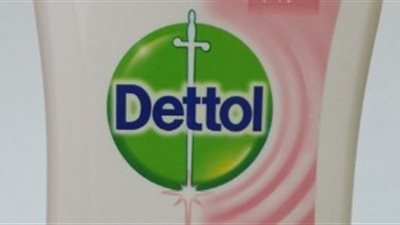 هاني الناظر يكشف خطورة «الحنة والكيراتين والديتول» على الجلد