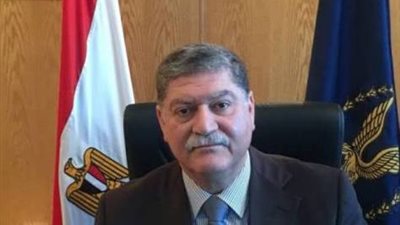 تفاصيل ضبط تشكيل عصابي تخصص في تهريب الهواتف المحمولة بمطار القاهرة.. ألف جنيه مقابل كل جهاز.. الاعتراف على 13 عاملا بشركات الطيران.. استدعاء أصحاب 3 محال للتحقيق معهم.. وأمين شرطة يرفض رشوة ألفي جنيه