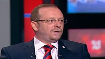 عضو بشعبة الصرافة لرئيس المحاصيل الزراعية: لازم يطبق عليك قانون الطوارئ