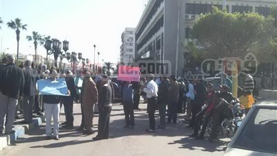 نشطاء الإسماعيلية يدعون طلاب المدارس والمنطقة الحرة للانضمام للعصيان المدنى