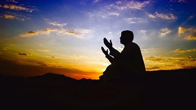 خير من ألف شهر.. المسلمون يحتفلون بإحياء ليلة القدر.. صلاة التهجد فيها يغفر كل الذنوب.. انشراح الصدر وطمأنينة القلب أبرز علاماتها.. واختلف العلماء في تحديد وقتها