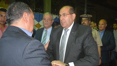 محافظ سوهاج يؤدي واجب العزاء في شقيقة مدير الأمن (صور)