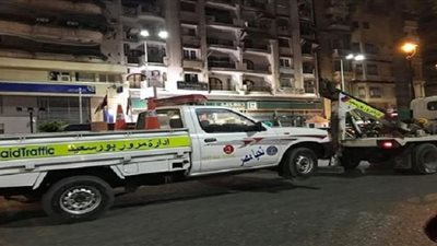 موجة سخرية من تعرض سيارة مرور لـ«الجر والكلبشة»