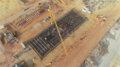 صب الخرسانة المسلحة لأول أبراج العاصمة الإدارية (صور)