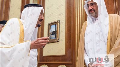 بالصور.. الملك سلمان يستقبل عبد الله آل ثاني في منى