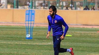 تدريبات بدنية لثلاثي الأهلي الدولي