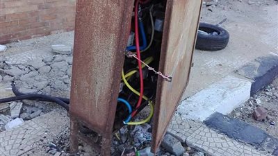 بالصور.. أهالي بورسعيد يشتكون صناديق الكهرباء المكشوفة: «ولادنا هيموتوا»