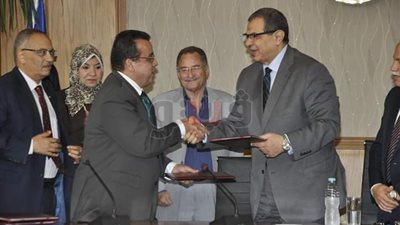 اتفاقيتا تعاون بين وزارة القوى العاملة وجامعة قناة السويس (صور)