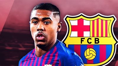 نجم برشلونة يختار أساطيره الكروية المفضلين