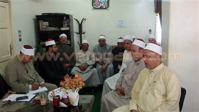 وكيل أوقاف الإسماعيلية يعقد اجتماعا مع مديري الإدارات