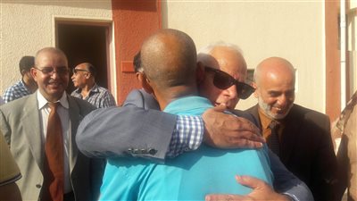 محافظ بورسعيد يشيد بمنظومة العمل في مدرسة بلال بن رباح