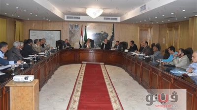 محافظ الفيوم يكلف بإعداد تقرير حول مشكلات بحيرة قارون وطرق حلها