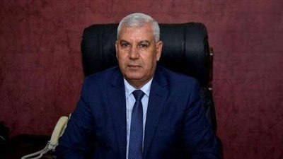 محافظ مطروح يهنئ أوائل الثانوية العامة تليفونيا ويعدهم بالتكريم