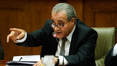 تفاصيل قرارات وزير التموين بشأن صرف سلع البطاقات للبقالين